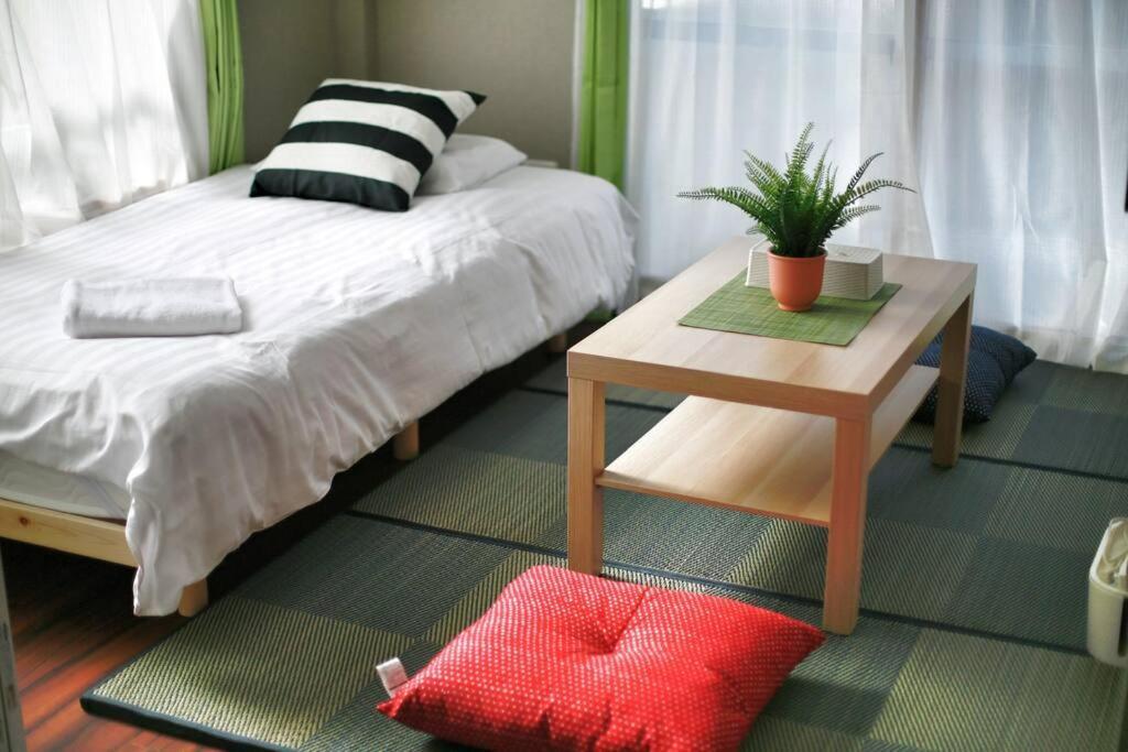 Apartemen Edogawa Japanese Style 202 Has Direct Access To Akihabara And Shinjuku, With Convenient Transportation And Free Wifi *